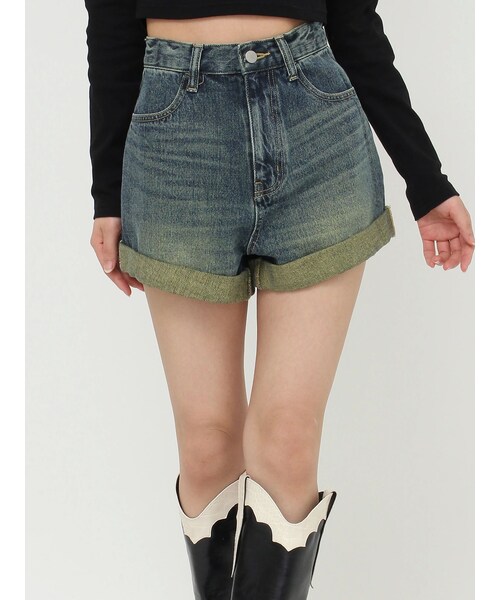 EVRIS（エヴリス）の「ロールアップデニムショートパンツ【セットアップ着用可能】（その他パンツ・レディース・アイスブルー/インディゴ・S/M）」の3枚目の写真