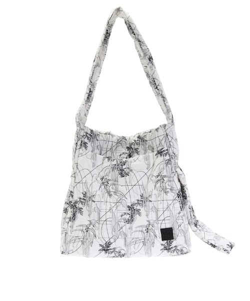 UN3D.(アンスリード)の「LINE FLOWER QUILTING HUGE BAG(ショルダーバッグ・レディース・ホワイト/ブラック・F)」の1枚目の写真