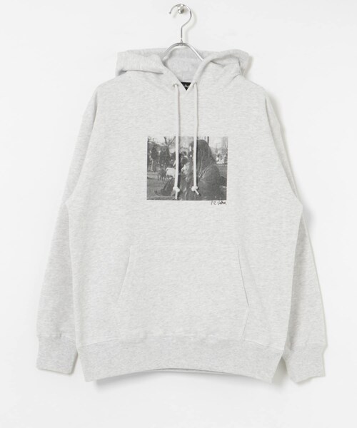 URBAN RESEARCH(アーバンリサーチ)の「BLANKMAG B/W photo Hoodie(パーカー・メンズ・Ash/Black・M/L/XL)」の2枚目の写真
