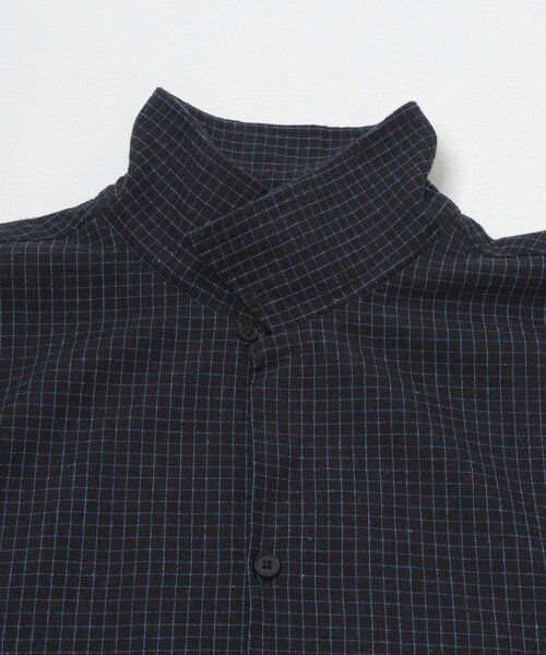 URBAN RESEARCH(アーバンリサーチ)の「A PRESSE Silk Nep Loop Collar Shirts(シャツ/ブラウス・メンズ・BLACK・2/3)」の4枚目の写真