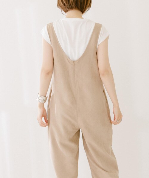 ITEMS URBANRESEARCH（アイテムズ アーバンリサーチ）の「ウォッシャブルスエードイージーサロペット（サロペット/オーバーオール・レディース・BLACK/BEIGE・one）」の18枚目の写真