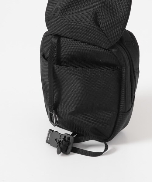 URBAN RESEARCH（アーバンリサーチ）の「Aer　Street Sling（ショルダーバッグ・メンズ・BLACK・FREE）」の7枚目の写真