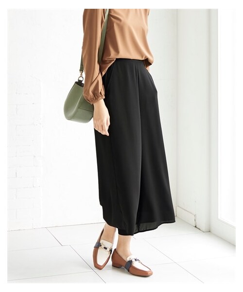 nissen（ニッセン）の「風なびくエアリーシフォンスカート見えワイドパンツ（ゆったりヒップ）＜大きいサイズ有＞（パンツ・レディース・パステルピンク/ライトグリーン/アイスグレー/ロイヤルブルー/黒/ネイビー系ストライプ/ソフトベージュ/テラコッタオレンジ/マラカイトグリーン/シトロンイエロー/黒系ドット/ライラック・L/LL/3L/4L/5L/6L/8L/10L）」の7枚目の写真