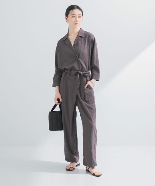 URBAN RESEARCH（アーバンリサーチ）の「『2サイズ展開』フロントタックジャンプスーツ（サロペット/オーバーオール・レディース・CHARCOAL/BLACK・38/40）」の2枚目の写真