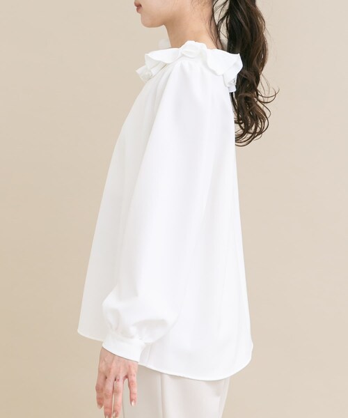 URBAN RESEARCH ROSSO（アーバンリサーチロッソ）の「『WEB限定』コサージュカラー2WAYブラウス（シャツ/ブラウス・レディース・OFF/BLK×OFF・Free）」の13枚目の写真