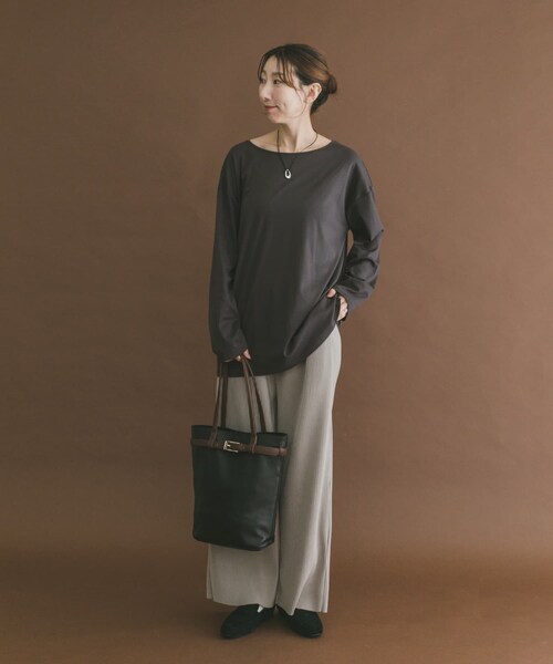 ITEMS URBANRESEARCH（アイテムズ アーバンリサーチ）の「シルケットボートネックロンTシャツ（Tシャツ/カットソー・レディース・WHT/BLK/CHA・Free）」の22枚目の写真