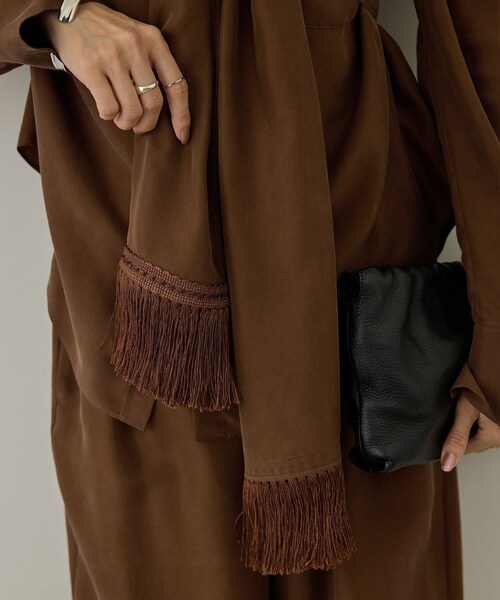 ADAM ET ROPE'(アダムエロペ)の「GENTLE SILK スカーフ / イージーケア(バンダナ/スカーフ・レディース・ブラック/ブラウン・F)」の13枚目の写真