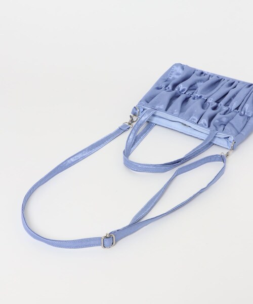 KBF（ケイビーエフ）の「サテンギャザーハンドBAG（ハンドバッグ・レディース・IVORY/BLUE/PINK・one）」の20枚目の写真