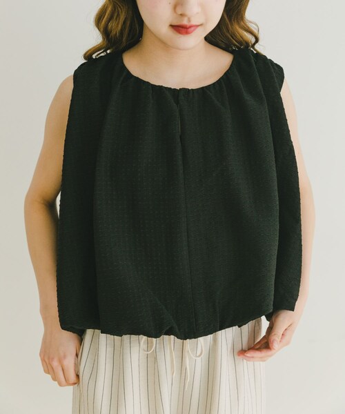 ITEMS URBANRESEARCH（アイテムズ アーバンリサーチ）の「バルーンスリーブノースリブラウス（シャツ/ブラウス・レディース・OFF/OFF×BLK/BLK・FREE）」の18枚目の写真