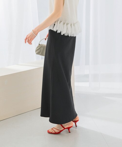 URBAN RESEARCH ROSSO（アーバンリサーチロッソ）の「接触冷感リネン混バイヤススカート（スカート・レディース・CHARCOAL/OFF/LIME・36/38）」の4枚目の写真