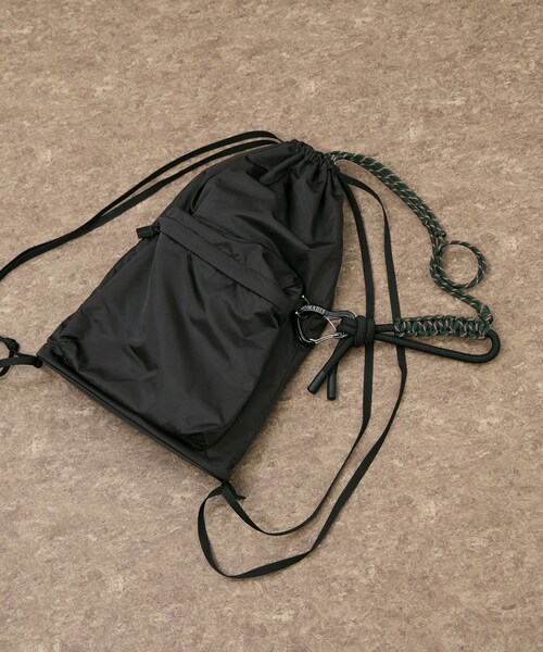 ADAM ET ROPE'(アダムエロペ)の「【NOMADIS for ADAM ET ROPE'】別注 ストラップ付 LATT(バックパック/リュック・レディース・ブラック/ブラウン・F)」の4枚目の写真
