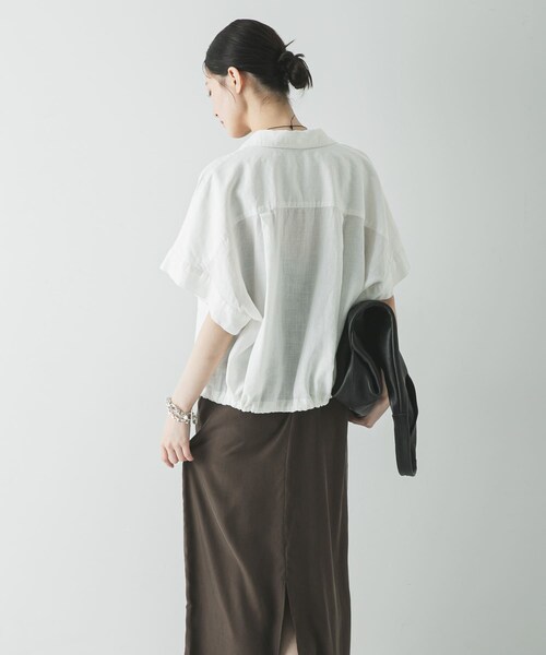 URBAN RESEARCH(アーバンリサーチ)の「ラミーレーヨンハーフスリーブシャツ(シャツ/ブラウス・レディース・NAVY/YEL BEIGE/WHITE・Free)」の8枚目の写真