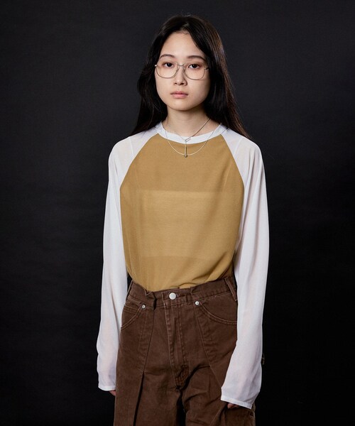 ADAM ET ROPE'(アダムエロペ)の「SHEER RINGER RAGLAN LONG SLEEVE(Tシャツ/カットソー・レディース・ホワイト/キャメル/ベージュ/ブラック・38/42)」の9枚目の写真