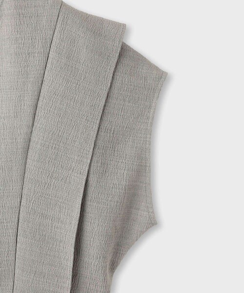 ROPE'(ロペ)の「【一部店舗限定】【REALM(レルム)】V-NECK BLOUSE|セットアップブラウス 26SS(シャツ/ブラウス・レディース・グレー/ブラック系・38)」の22枚目の写真