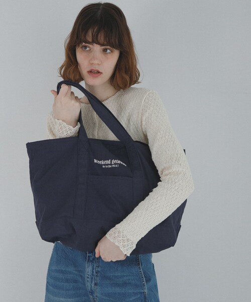 URBAN RESEARCH Sonny Label（アーバンリサーチサニーレーベル）の「WEEKEND GETAWAY TOTEBAG（トートバッグ・レディース・オフ/レッドブラウン/ネイビー・One）」の3枚目の写真