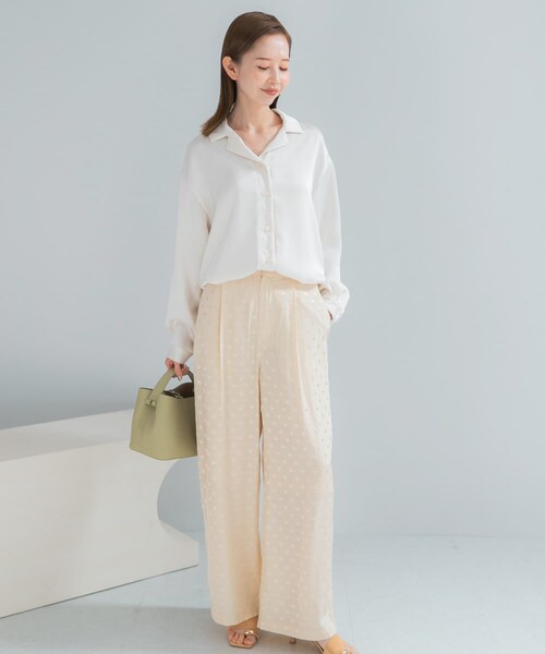 URBAN RESEARCH ROSSO（アーバンリサーチロッソ）の「オープンカラーヴィンテージシルキーサテンブラウス（シャツ/ブラウス・レディース・OFF/Y/BEIGE・Free）」の9枚目の写真