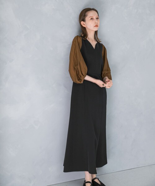 URBAN RESEARCH ROSSO（アーバンリサーチロッソ）の「ドッキングスリーブVネックワンピース（ワンピース・レディース・KHK×BRN/BL×BRONZE・FREE）」の7枚目の写真