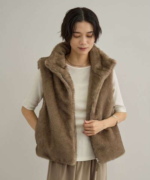 ADAM ET ROPE'(アダムエロペ)の「フェイクミンクファージレ(ベスト・レディース・チャコール/ブラウン・F)」の6枚目の写真