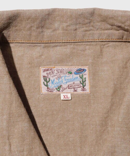 ADAM ET ROPE'(アダムエロペ)の「【MISTER FREEDOM×SUGAR CANE】6oz BEIGE CHAMBRAY WATERTOWN SHIRT(シャツ/ブラウス・メンズ・ベージュ・L/XL)」の9枚目の写真