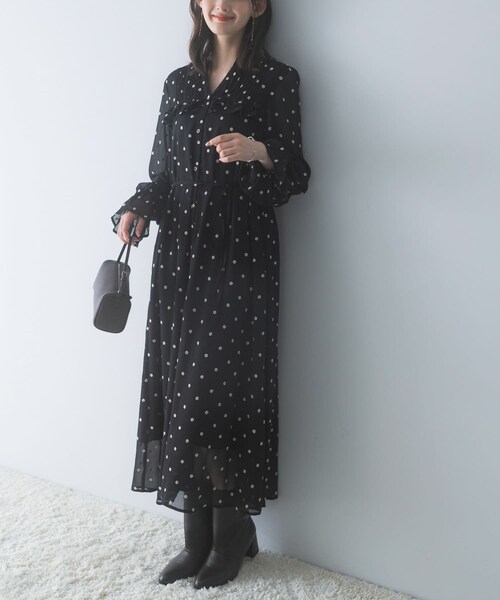 URBAN RESEARCH ROSSO（アーバンリサーチロッソ）の「『WEB限定』フラワー刺繍ピンタックフリルワンピース（ワンピース・レディース・BLACK・Free）」の6枚目の写真