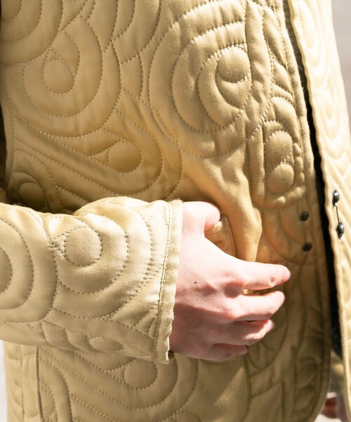 URBAN RESEARCH（アーバンリサーチ）の「MASK QUILTINGノーカラーショートジャケット∴（ノーカラージャケット・レディース・BEIGE/BLACK・1/2）」の15枚目の写真