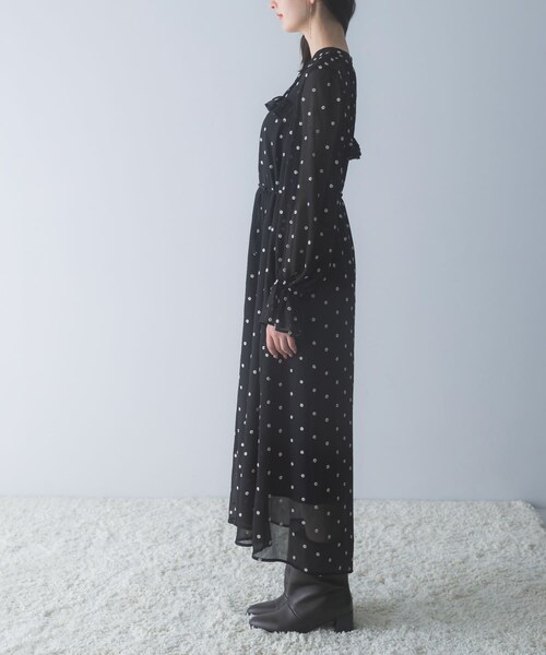 URBAN RESEARCH ROSSO（アーバンリサーチロッソ）の「『WEB限定』フラワー刺繍ピンタックフリルワンピース（ワンピース・レディース・BLACK・Free）」の9枚目の写真