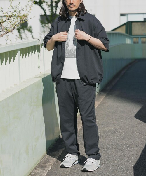 ITEMS URBANRESEARCH（アイテムズ アーバンリサーチ）の「『接触冷感/イージーケア/吸水速乾/撥水/防汚』高機能シアサッカー サイドストレージシャツ(楽着シリーズ)（シャツ/ブラウス・メンズ・BLACK/BEIGE/L.BLUE・M/L）」の10枚目の写真
