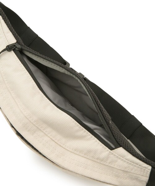 ROPE' PICNIC(ロペピクニック)の「【THE NORTH FACE/ザ・ノース・フェイス】Granule(ボディバッグ/ウエストポーチ・レディース・ブラック/キナリ・F)」の19枚目の写真