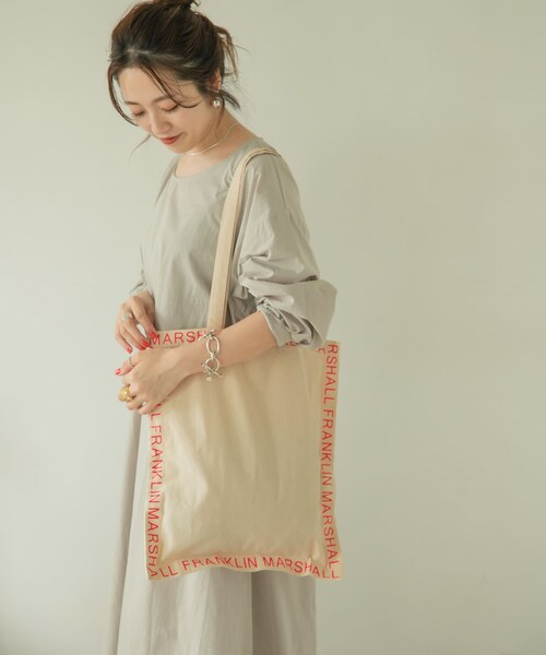 ITEMS URBANRESEARCH（アイテムズ アーバンリサーチ）の「F&M スクエアトート（トートバッグ・レディース・RED/BLK/OFF/PPL・-）」の5枚目の写真