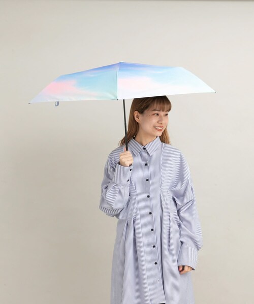 SMELLY（スメリー）の「【晴雨兼用】Wpc.　遮光軽量サンセットMINI（長傘・レディース・BLU/PNK・FREE）」の7枚目の写真