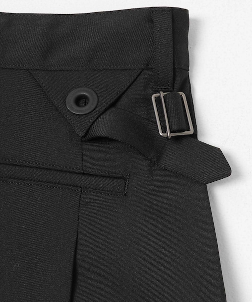 EKAL(エカル)の「White Mountaineering 8 TUCK WIDE SHORT PANTS(その他パンツ・メンズ・BLACK/CHARCOAL/KHAKI・2/3)」の8枚目の写真