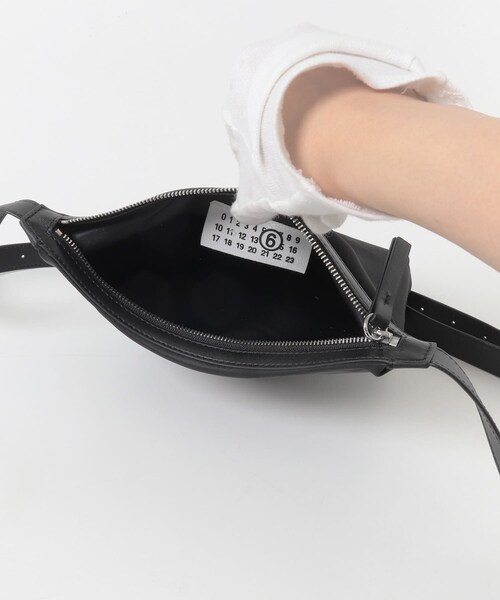 URBAN RESEARCH（アーバンリサーチ）の「MM6　P9062 SHOULDER BAG（ショルダーバッグ・レディース・T8013BLACK・-）」の7枚目の写真