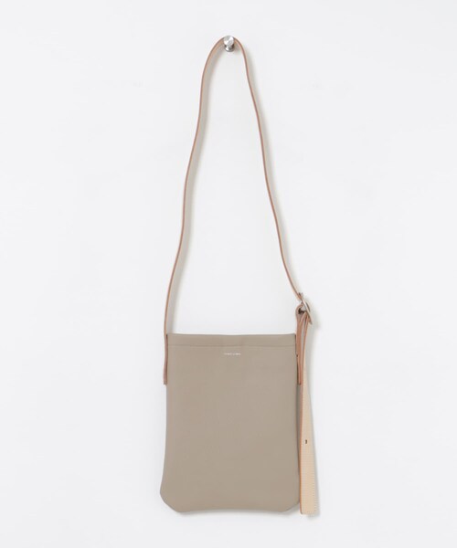 URBAN RESEARCH（アーバンリサーチ）の「Hender Scheme　one side belt bag small（ショルダーバッグ・メンズ・black/beige・FREE）」の10枚目の写真