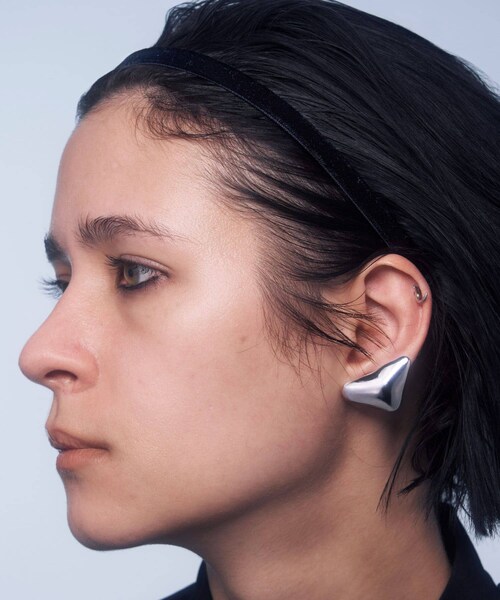 URBAN RESEARCH（アーバンリサーチ）の「IRIS47　Velvet headband（カチューシャ・レディース・black/brown/navy・-）」の4枚目の写真