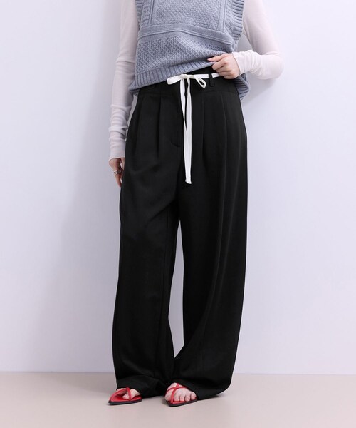 ADAM ET ROPE'(アダムエロペ)の「【WEB限定】ハイウエストカーブパンツ(その他パンツ・レディース・ブラック/オフホワイト/キャメル・34/36/38)」の17枚目の写真