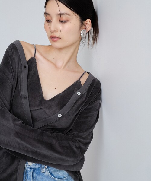 VIS（ビス）の「【Miller】VIS別注モデルベロアルームブラ【洗える】（キャミソール・レディース・ライトグレー/オフホワイト/レッド系・F）」の2枚目の写真