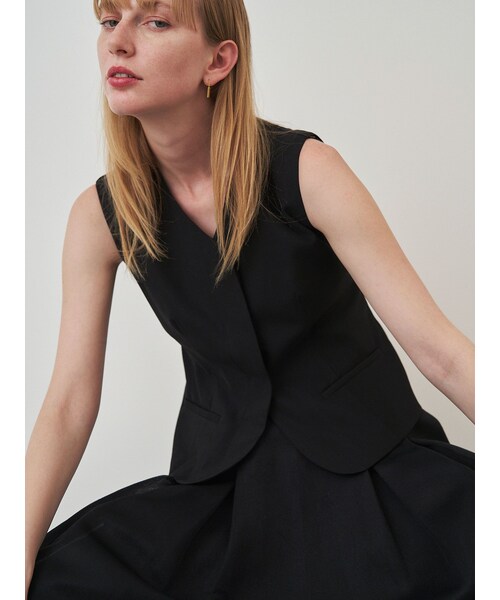 ELENDEEK（エレンディーク）の「SLUB YARN COMPACT GILET（ベスト・レディース・オフホワイト/ブラック/ベージュ/ブラウン・F）」の20枚目の写真