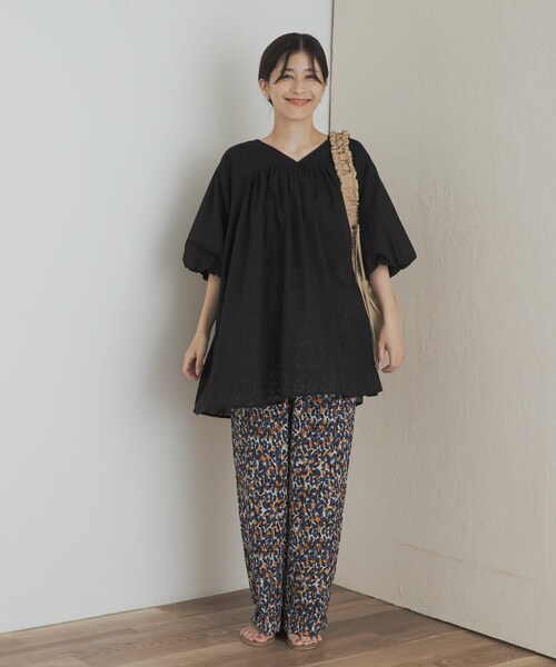 URBAN RESEARCH DOORS(アーバンリサーチドアーズ)の「コットンボイルVネックチュニック(チュニック・レディース・OFF/BLACK・M)」の17枚目の写真