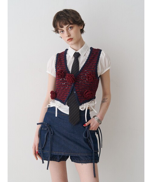 jouetie（ジュエティ）の「ローズモチーフニットジレ（その他トップス・レディース・ブラック/レッド・M）」の2枚目の写真