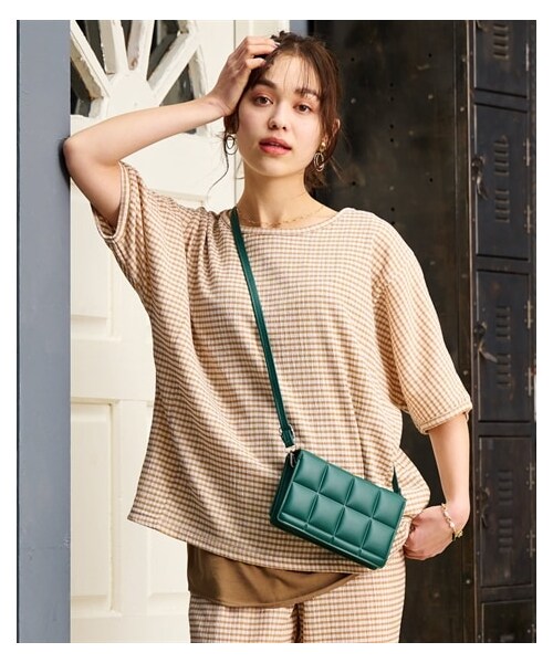 nissen（ニッセン）の「大きいサイズ［ぽこぽこクレープ素材］シャーリングTブラウス（セットアップ可）（シャツ/ブラウス・レディース・グリーン系/ベージュ系/ラベンダー系/黒系・L~LL相当/3L~4L相当/5L~6L相当/8L相当/10L相当/不要6L/不要8L/不要10L）」の11枚目の写真