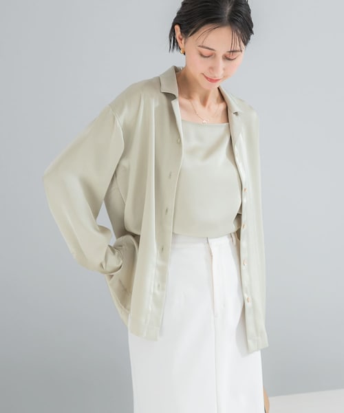 URBAN RESEARCH ROSSO（アーバンリサーチロッソ）の「オープンカラーヴィンテージシルキーサテンブラウス（シャツ/ブラウス・レディース・OFF/Y/BEIGE・Free）」の2枚目の写真
