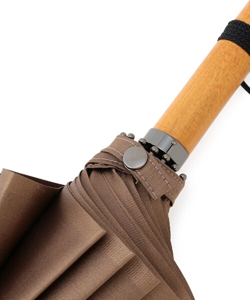 ADAM ET ROPE'(アダムエロペ)の「【30th】別注 裏縞長傘16本骨 / 雨晴兼用55cm(長傘・レディース・ブラック/キャメル系・F)」の9枚目の写真