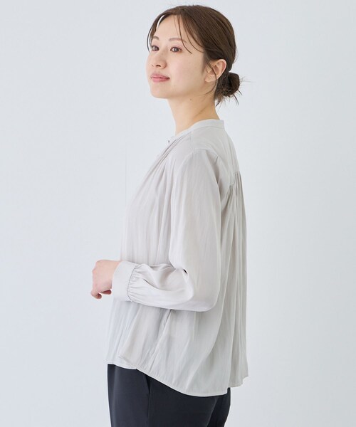Jayro(ジャイロ)の「パウダーサテンブラウス(シャツ/ブラウス・レディース・グレー系/ライトグリーン/ネイビー/ピンク・M)」の7枚目の写真
