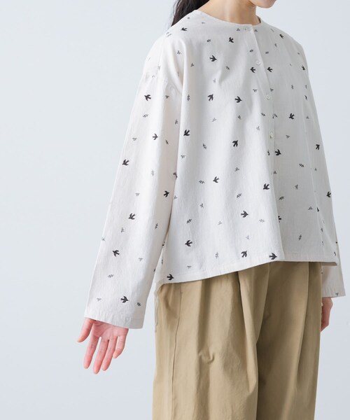 かぐれ（カグレ）の「ツバメ刺繍ブラウス（シャツ/ブラウス・レディース・IVORY/BLACK・Free）」の17枚目の写真