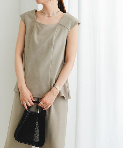 URBAN RESEARCH ROSSO(アーバンリサーチロッソ)の「『UR TECH DRYLUXE』F by ROSSO フレンチブラウス+ワイドパンツ(セットアップ・レディース・MOCHA/BEIGE/BLACK・36/38)」の3枚目の写真
