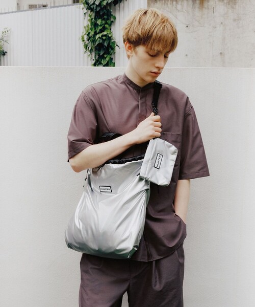 ADAM ET ROPE'(アダムエロペ)の「【HUNTER for ADAM ET ROPE'】別注 TRAVEL MULTI FUNCTION TOTE(トートバッグ・レディース・シルバー・F)」の7枚目の写真