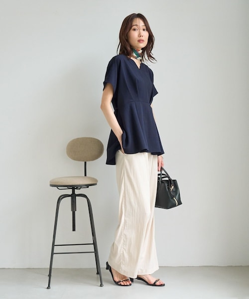 ROPE' PICNIC(ロペピクニック)の「【ベストヒット】ハートネックペプラムブラウス/接触冷感(シャツ/ブラウス・レディース・ベージュ/ネイビー/サックス/ラベンダー/ダークブラウン・F)」の18枚目の写真