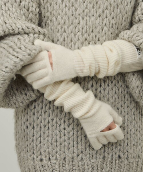 ADAM ET ROPE'（アダムエロペ）の「【EMOELLE】カシミヤロングニットグローブ（手袋・レディース・グレー系/オフホワイト/ベージュ系・F）」の16枚目の写真