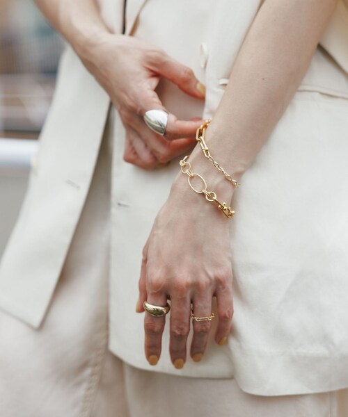 ADAM ET ROPE'(アダムエロペ)の「【EO(イオ)】Chain ring (small)(リング・レディース・ゴールド・F/11)」の11枚目の写真