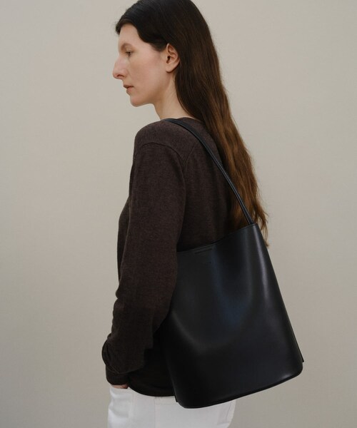 RODE SKO（ロデスコ）の「ROH Seoul　MEDIUM MUG（トートバッグ・レディース・BLACK/CHESTNUT・-）」の7枚目の写真